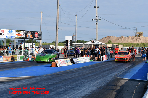 Chris Schneider - 'Brutus' (right lane) vs 
Steve Vang - 'Wicked Weekender Racing' (left lane)
